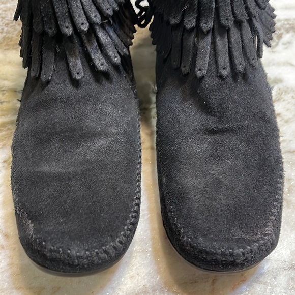 Minnetonka Double Fringe Side Zip Boot 7 - Picture 3 of 12